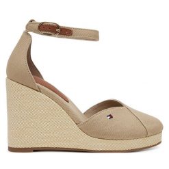 Półbuty Tommy Hilfiger. Brązowe półbuty wsuwane Tommy Hilfiger, bez wzorów, bez obcasa, na koturnie. Za 289.99 zł.