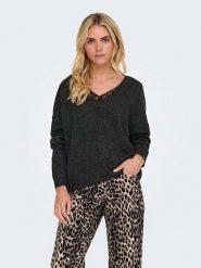 ONLY Sweter w kolorze czarnym rozmiar: M. Czarne swetry ONLY, m, bez wzorów, ze splotem, bez ramiączek. Za 92.42 zł.