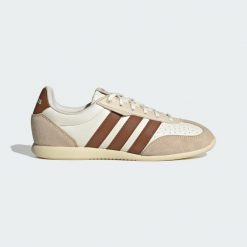 Buty Barreda Lo. Białe buty treningowe adidas, bez wzorów, bez zapięcia, na fitness i siłownię. Za 299.00 zł.