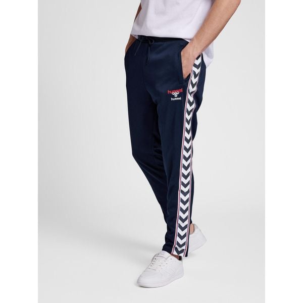 Spodnie dresowe slim fit Hummel IC Lerby. Niebieskie spodnie dresowe Hummel, bez wzorów, z dresówki, sportowe. Za 276.00 zł.