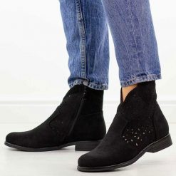 Czarne zamszowe ażurowe botki damskie S.Barski 8026. Czarne botki S.BARSKI, w ażurowe wzory, z jeansu, eleganckie, z okrągłym noskiem, bez obcasa, na płaskiej podeszwie, bez zapięcia. Za 229.00 zł.