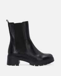 CZARNE SKÓRZANE SZTYBLETY VB08-3202 POR BL. Czarne botki Venezia, bez wzorów, ze skóry, bez obcasa, bez zapięcia. Za 299.00 zł.