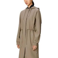Kurtka RAINS STRING W PARKA W3 Beżowy. Brązowe kurtki Rains, bez wzorów, z syntetyku, bez kaptura. Za 527.58 zł.