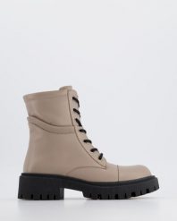 BEŻOWE BOTKI 22652 BEIGE. Brązowe botki Venezia, bez wzorów, ze skóry, bez obcasa, bez zapięcia. Za 329.00 zł.
