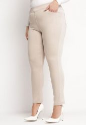 Beżowe Spodnie Regular z Elastyczną Talią i Wsuwanymi Kieszonkami Astridda. Brązowe jeansy Born2be, plus size, bez wzorów, z jeansu, casualowe. W wyprzedaży za 46.74 zł.
