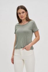 Bluzka z krótkimi rękawami oliwkowa. Zielone bluzki MOODO, l, bez wzorów, z poliesteru, bez kołnierzyka, bez ramiączek. Za 59.99 zł.