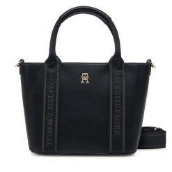 Torebka Tommy Hilfiger. Czarne torebki klasyczne Tommy Hilfiger, bez wzorów, klasyczne, bez dodatków. Za 329.99 zł.