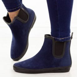 Granatowe kalosze damskie Potocki 36063. Niebieskie botki POTOCKI, bez wzorów, z gumy, eleganckie, z okrągłym noskiem, bez obcasa, bez zapięcia. Za 89.00 zł.