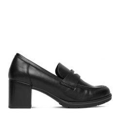 Półbuty Clara Barson. Czarne półbuty wsuwane Clara Barson, bez wzorów, bez obcasa, na obcasie. Za 139.99 zł.