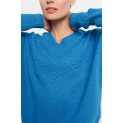 Sweter oversize. Niebieskie swetry Orsay, z dzianiny. W wyprzedaży za 70.00 zł.