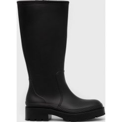 Answear Lab kalosze damskie kolor czarny. Czarne kalosze Answear Lab, bez wzorów, z gumy, z okrągłym noskiem, bez zapięcia. Za 249.99 zł.