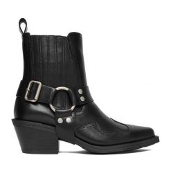 Kowbojki Badura. Czarne botki Badura, bez wzorów, bez obcasa, na słupku, bez zapięcia. Za 259.99 zł.