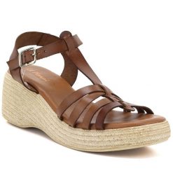 Skórzane sandały damskie na koturnie brązowe El Pimpi 12603. Brązowe sandały El Pimpi, bez wzorów, ze skóry, eleganckie, bez obcasa, na koturnie, bez zapięcia. Za 379.99 zł.