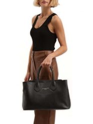 Maison héritage PARIS Skórzana torebka "Milia" w kolorze czarnym - 40 x 22 x 16 cm rozmiar: onesize. Czarne torebki klasyczne maison héritage PARIS, bez wzorów, z materiału, przez ramię, bez dodatków. Za 467.95 zł.