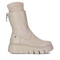Botki Maciejka. Brązowe botki Maciejka, bez wzorów, bez obcasa, na koturnie, bez zapięcia. Za 389.99 zł.