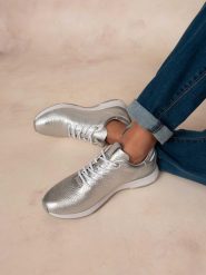 Buty sportowe damskie TBS Jazz. Szare buty do biegania TBS, na lato, bez wzorów, bez zapięcia, do biegania. Za 501.05 zł.