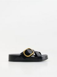 Klapki z klamrą - czarny. Czarne klapki Reserved, bez wzorów, ze skóry, bez obcasa, bez zapięcia. Za 149.99 zł.