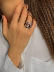 Les Petites Précieuses Srebrny pierścionek z kamieniami szlachetnymi rozmiar: 52. Szare pierścionki Les Petites Précieuses, z ametystem, srebrne. Za 259.19 zł.
