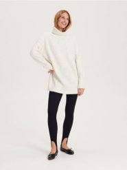 Legginsy z zapiętkiem - czarny. Czarne legginsy Reserved, bez wzorów, z dzianiny. W wyprzedaży za 29.99 zł.