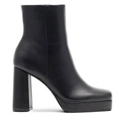 Botki DeeZee. Czarne botki DeeZee, bez wzorów, bez obcasa, na słupku, bez zapięcia. Za 143.99 zł.
