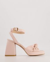 RÓŻOWE SANDAŁY NA OBCASIE 2258P013P1 ROSA. Czerwone sandały Venezia, bez wzorów, ze skóry, bez obcasa, na obcasie, bez zapięcia. Za 299.00 zł.