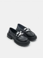 Mokasyny - czarny. Czarne mokasyny Sinsay, bez wzorów, ze skóry. Za 109.99 zł.