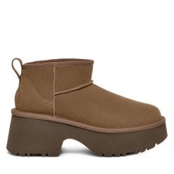Śniegowce Ugg. Zielone śniegowce UGG, bez wzorów, bez zapięcia. Za 869.99 zł.