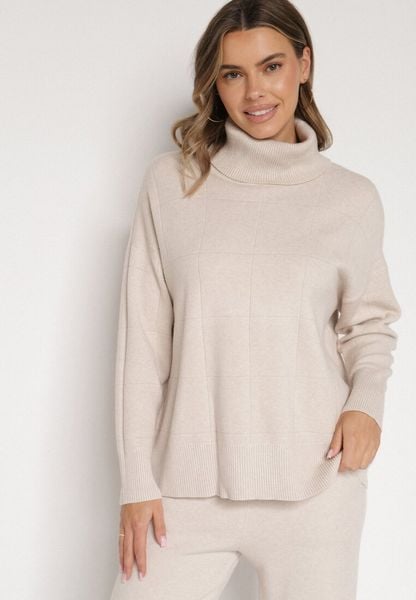 Beżowy Golf w Klasycznym Stylu Linagela. Brązowe swetry Born2be, bez wzorów, z jeansu, klasyczne, bez ramiączek. Za 89.99 zł.