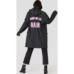 MbyM Płaszcz przeciwdeszczowy Fabiola - Black. Kurtki przeciwdeszczowe marki mbyM. Za 323.95 zł.