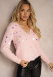 Różowy Kardigan z Wełną o Krótkim Kroju na Perełkowe Guziki z Cekinami Terelora. Czerwone swetry Renee, z aplikacjami, z jeansu, eleganckie, bez ramiączek. W wyprzedaży za 87.99 zł.