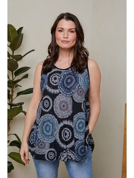 Curvy Lady Top w kolorze czarno-niebieskim rozmiar: 44/46. Czarne topy Curvy Lady, bez wzorów, z wiskozy, klasyczne, bez kołnierzyka, bez ramiączek. Za 109.78 zł.