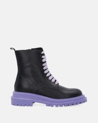 CZARNE WORKERY NA KOLOROWEJ PODESZWIE 0184200 BLACK-LI. Czarne botki Venezia, bez wzorów, ze skóry, bez obcasa, bez zapięcia. Za 279.00 zł.