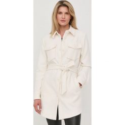 Guess płaszcz wełniany kolor beżowy przejściowy. Brązowe płaszcze Guess, l, z aplikacjami, z materiału, bez kaptura. Za 1,019.90 zł.
