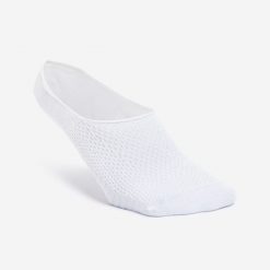 Skarpety niskie 3 sztuki. Białe skarpetki Decathlon, bez wzorów, z bawełny. Za 39.99 zł.