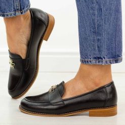 Czarne skórzane mokasyny damskie Potocki 19382. Czarne mokasyny POTOCKI, z aplikacjami, z jeansu, z okrągłym noskiem. Za 229.00 zł.