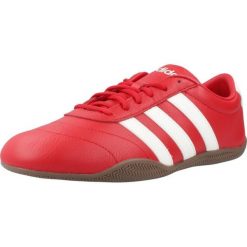 Buty ADIDAS GRAND COURT LO Czerwony. Czerwone buty trekkingowe adidas, bez wzorów, ze skóry, bez zapięcia, trekkingowe. Za 333.00 zł.