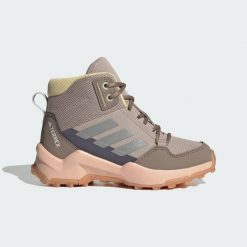 Buty Terrex Ax4r Mid Hiking. Brązowe buty trekkingowe adidas, z materiału, bez zapięcia. Za 279.00 zł.