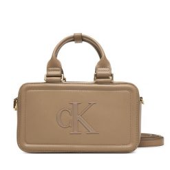 Torebka Calvin Klein. Brązowe torebki klasyczne Calvin Klein, bez wzorów, klasyczne, bez dodatków. Za 489.99 zł.