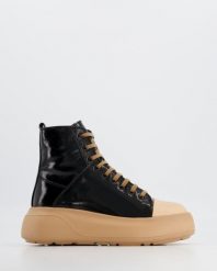 SPORTOWE BOTKI 12217 BLACK. Czarne botki Venezia, bez wzorów, ze skóry, sportowe, bez obcasa, bez zapięcia. Za 299.00 zł.