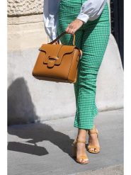 Victor & Hugo Paris Skórzana torebka "Ariel" w kolorze karmelowym - 26,5 x 23 x 8 cm rozmiar: onesize. Brązowe torebki klasyczne Victor & Hugo Paris, bez wzorów, z materiału, przez ramię, bez dodatków. Za 304.99 zł.