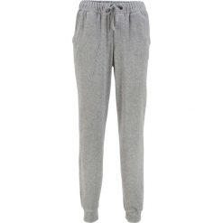 Spodnie dresowe z dzianiny welurowej nicki bonprix jasnoszary melanż. Spodnie dresowe marki Nike. Za 49.99 zł.