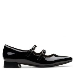Półbuty Clarks. Czarne półbuty wsuwane Clarks, bez wzorów, bez obcasa, na płaskiej podeszwie. Za 249.99 zł.