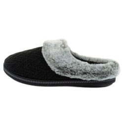 Kapcie Damskie Ocieplane Skechers 167225/BLK czarne. Czarne kapcie bez wzorów, z gumy. W wyprzedaży za 255.37 zł.