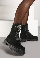 Czarne Płaskie Sznurowane Botki w Stylu Workerów z Metalową Aplikacją Savanelith. Czarne botki Born2be, z aplikacjami, z jeansu, bez obcasa, na obcasie, bez zapięcia. Za 99.99 zł.