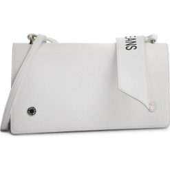 Torebka CALVIN KLEIN JEANS - Logo Banner Shoulder Flap Bag K40K400823 102. Listonoszki marki Calvin Klein Jeans. W wyprzedaży za 359.00 zł.