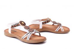 ARTIKER RELAKS 54C1332 biały, sandały damskie. Białe sandały Artiker Relaks, bez wzorów, bez obcasa, na obcasie, bez zapięcia. Za 149.90 zł.
