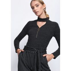 Ciemnoszare Body Someone New. Body i gorsety marki Born2be. Za 19.99 zł.