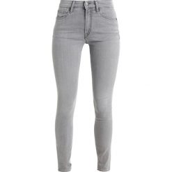 Kings Of Indigo JUNO HIGH Jeansy Slim Fit light grey. Jeansy marki Kings Of Indigo. W wyprzedaży za 356.85 zł.