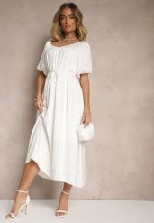 Biała Taliowana Sukienka Pudełkowa ze Sznurkiem w Pasie z Dekoltem w Łódkę Sonadoreta. Białe sukienki Renee, na co dzień, l, bez wzorów, z materiału, eleganckie, bez kołnierzyka, bez ramiączek, dopasowane. W wyprzedaży za 107.99 zł.