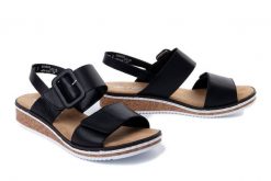 RIEKER V3667-00 black, sandały damskie. Czarne sandały Rieker, bez wzorów, bez obcasa, na koturnie, bez zapięcia. Za 299.90 zł.